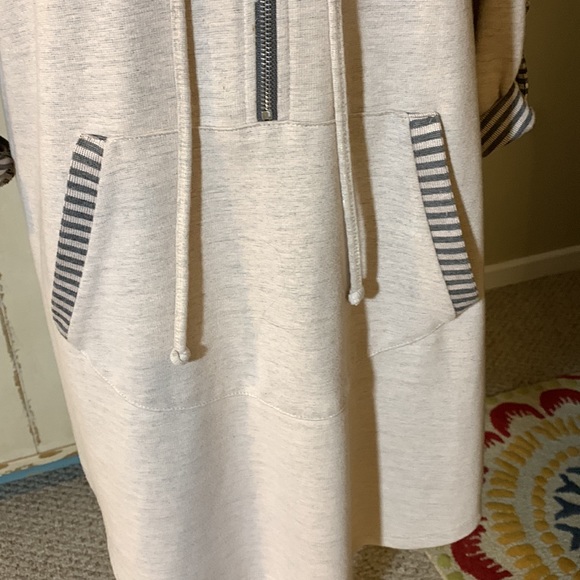 NWOT Blue Curl Sweatshirt Zipper Tunic Hoodie. Size L - Picture 5 of 7